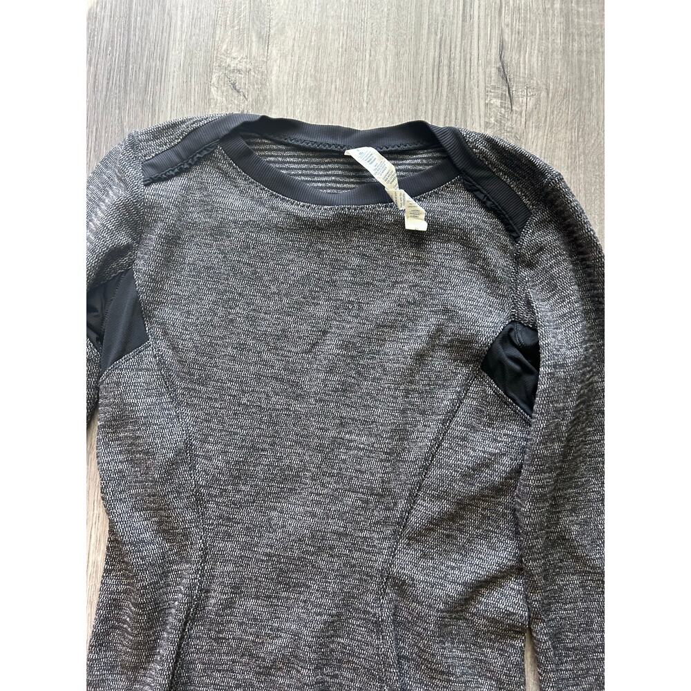 Lululemon runner long sleeve in gray size 4 - Picture 4 of 5